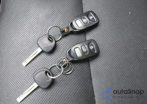 2011 Hyundai Elantra Touring Se from USA, damaged, VIN KMHDC8AE3BU091287